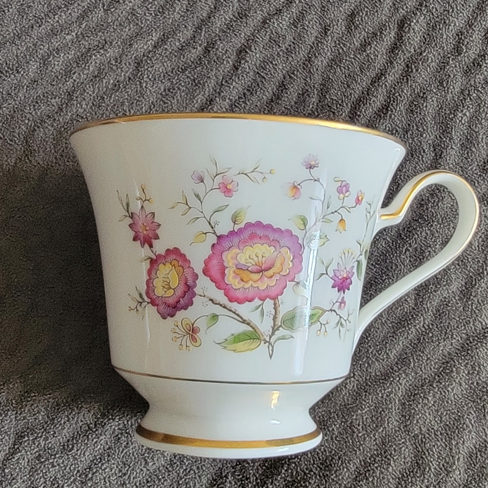 Noritake Ivory China 7151 Asian Song Footed Teacup Gold Trim Vintage